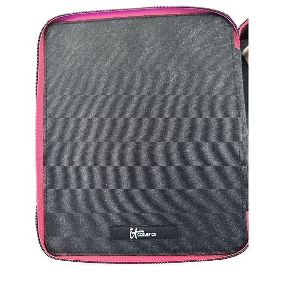 IT Cosmetics Heavenly Luxe skin loving brush set with case. New in Box - Picture 6 of 16